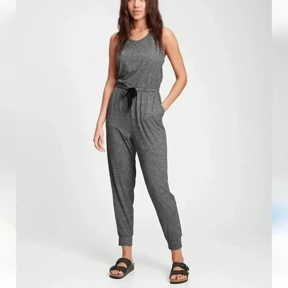 Gap V-Neck Jumpsuit NWT Large MSRP $89.00 Athletic Comfort Lounge Trendy - Picture 1 of 8